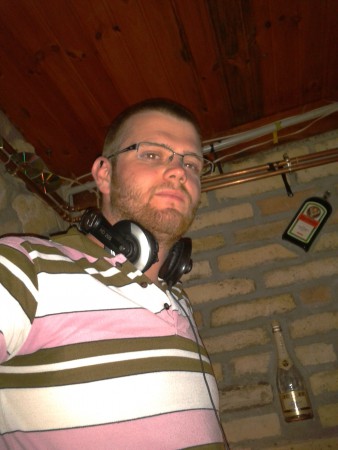 REZIDENS DJ: